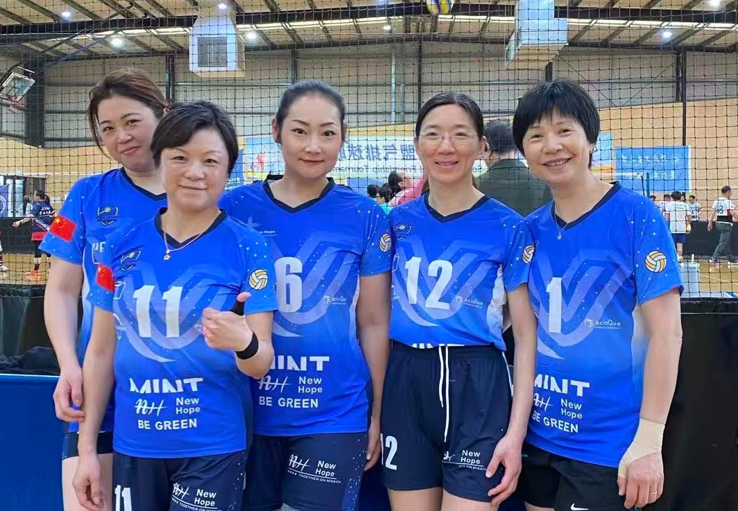 女子B组冠军——上海中医药大学女子联队
