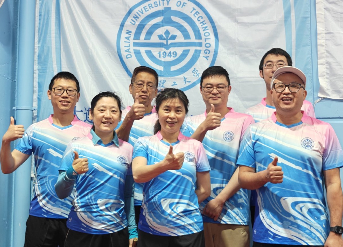 大连理工大学队合影